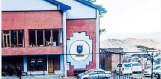 एक सदी से अधिक पुराने क्लब के अस्तित्व पर मंडराया खतरा