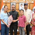 सुक्खू ने एवरेस्ट विजेता रुचि ठाकुर को किया सम्मानित उल्लेखनीय उपलब्धि पर एक लाख रुपये के पुरस्कार की घोषणा की
